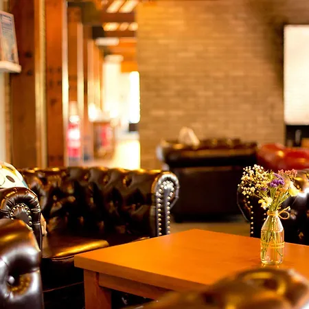 Yha Hostel *